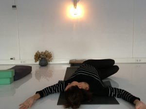 Yin-yoga-sessie voor dankbaarheid-twist